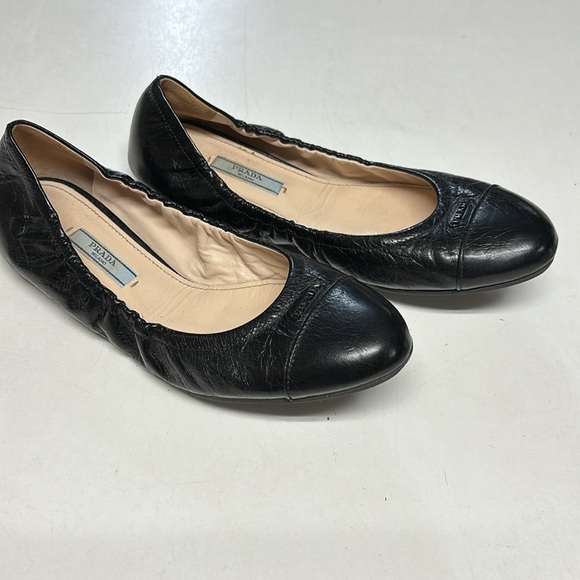 EUC PRADA logo cap toe black leather ballet flat shoes 39 - Picture 2 of 9